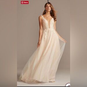NEW A-line, V-neck Wedding Dress Size 4✨